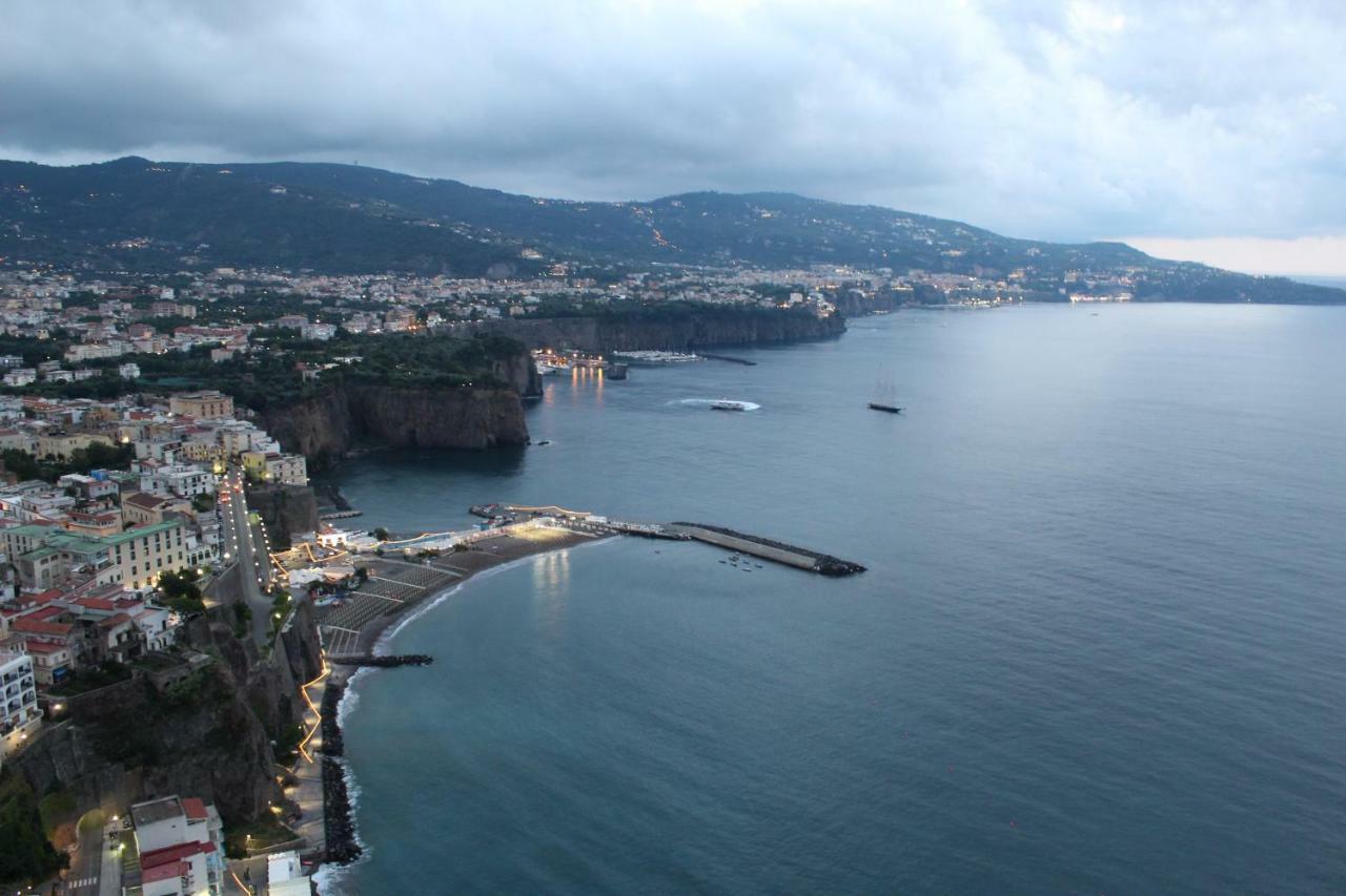 Casa Derosa In Sorrento Centro Lägenhet Exteriör bild